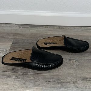 M. GEMI The Felize Shearling Mule Black Croco Printed Leather